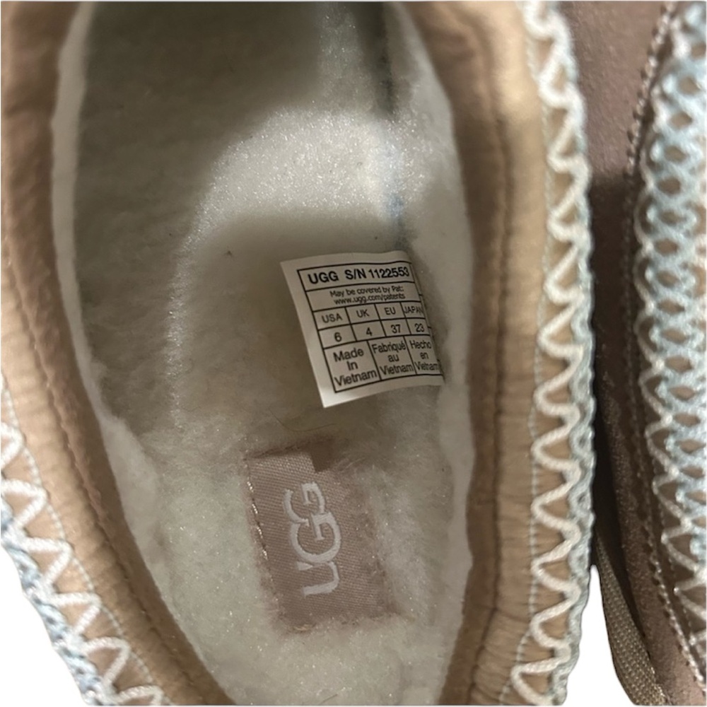 NWT - *Authentic* UGG Tazz Women's Platform Slip-On - Size 6, EU 37 - Picture 3 of 5